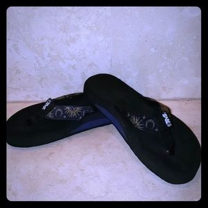 Like new Teva sun and moon flip-flops size 9
